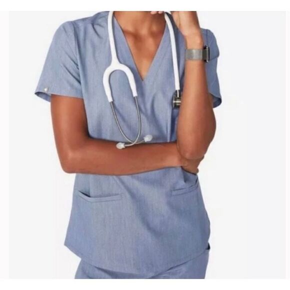 Figs Casma Three Pocket Scrub Top - Picture 1 of 2